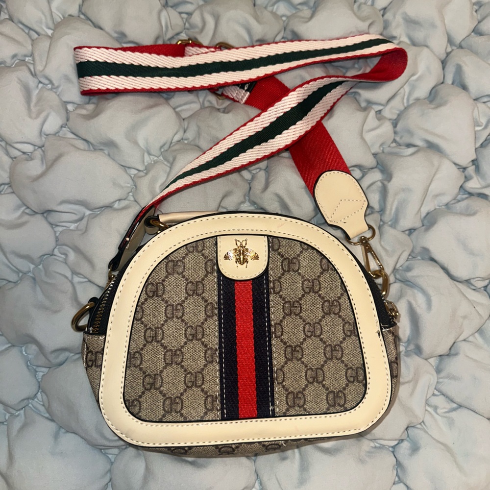 GD Cream, Red, Navy, and Brown Crossbody Bag with Bee